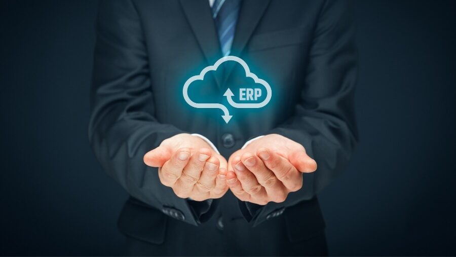 Hände, über denen eine Wolke schwebt in der ERP steht.